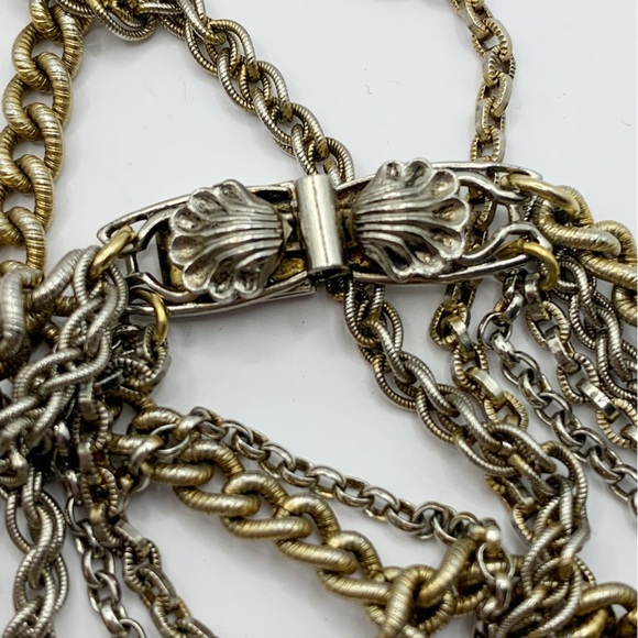 Vintage large cameo on multistrand layered tiered mixed chain necklace - Picture 13 of 14